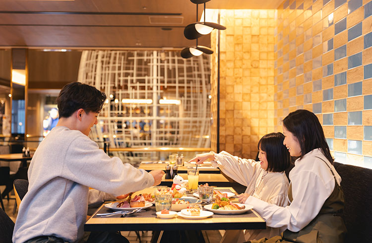 彩り豊かな美食を満喫季節のランチ＆ディナービュッフェ